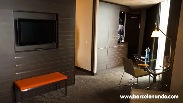 Novotel_Barcelona_City_Suite_Living