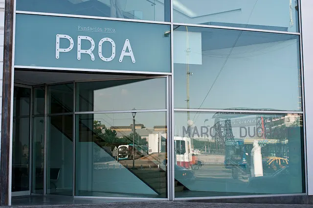 Entrada a la Fundación Proa