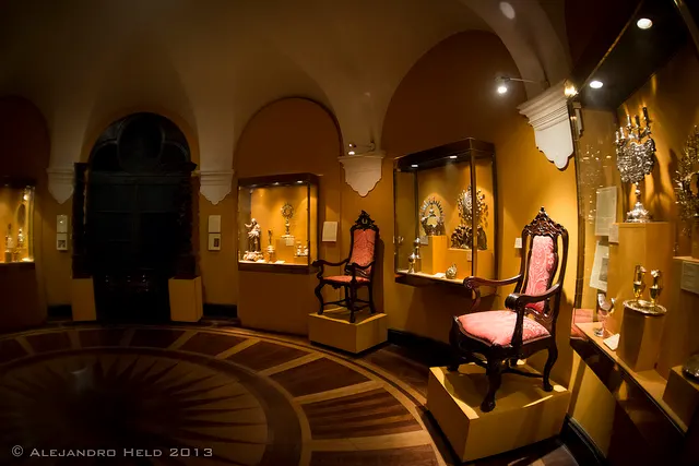 Interior museo Fernñadez Blanco