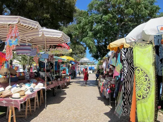 Mercado en el Jardim dos Pescadores 