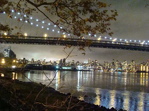 Vista nocturna de Manhattan desde Astoria Park - Foto de Andrea Hoare Madrid - Newyorkando
