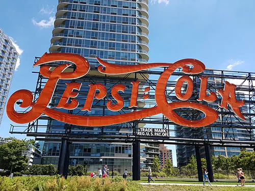 Letrero de Pepsi Cola en el Gantry Park de Long Island City Queens - Foto de AHM