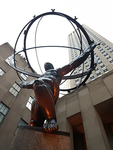 Estatua de Atlas en el Rockefeller Center: atracción clásica que ver en Nueva York. Foto de Andrea Hoare Madrid