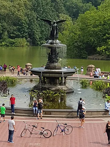 Vista de la Fuente de Bethesda en Central Park - Guía de los lugares más importantes que ver en Manhattan - Foto de AHM