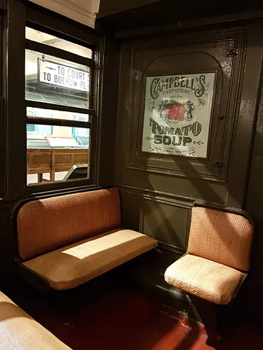 Interior de un vagón antiguo en el Museo de Tránsito de Nueva York en Brooklyn - Foto de Andrea Hoare Madrid