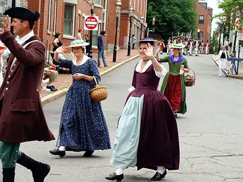 Desfile patriótico en Boston - Foto de AHM (Guía de visitas cercanas desde Nueva York)