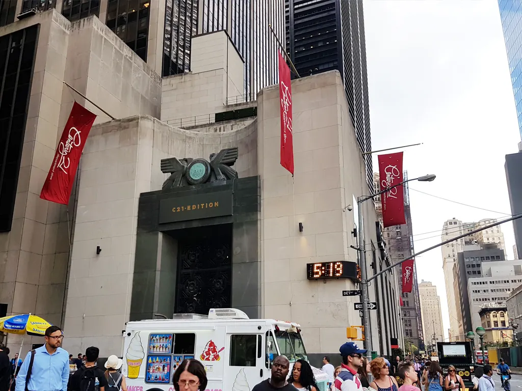 Entrada principal Tienda por departamentos Century 21 de World Trade Center - Foto de AHM
