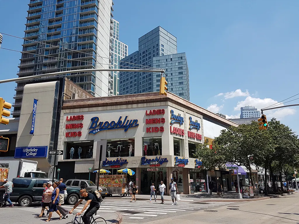 Tienda Brooklyn en Fulton Street Mall - Foto AHM