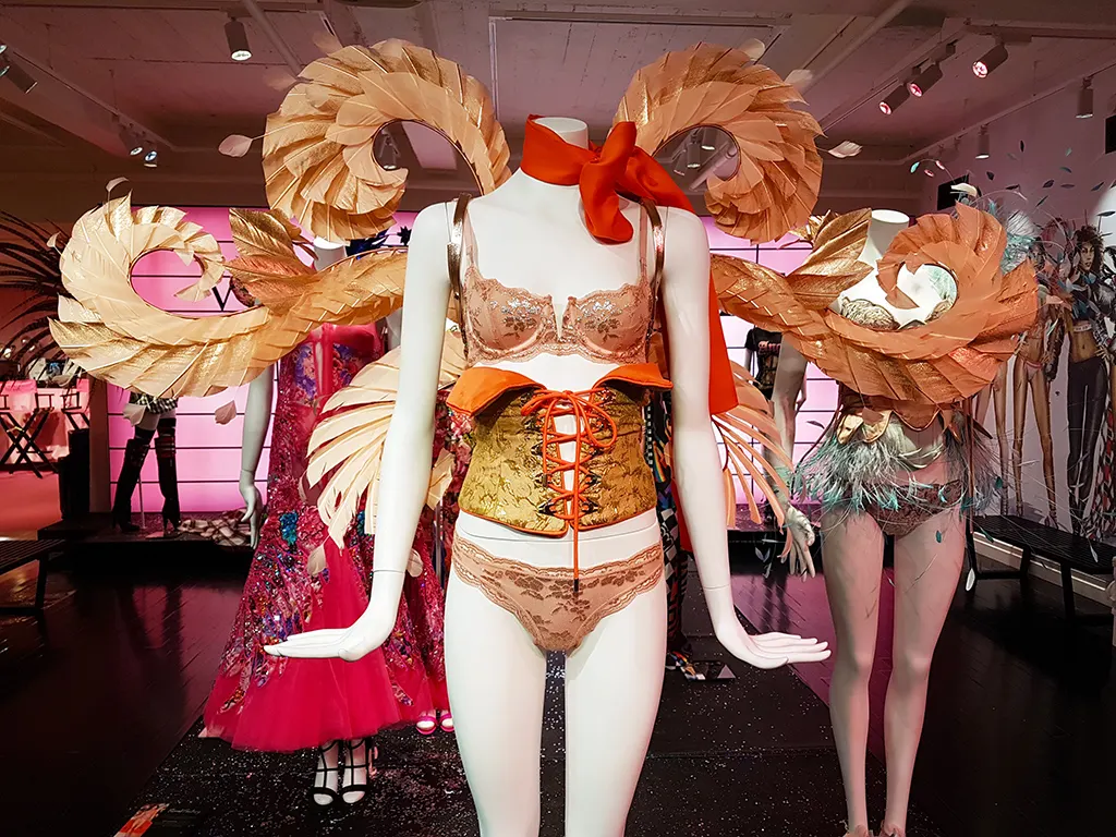 Maniquíes al interior de la tienda Victoria Secret de la 5a Avenida - Foto de Andrea Hoare Madrid
