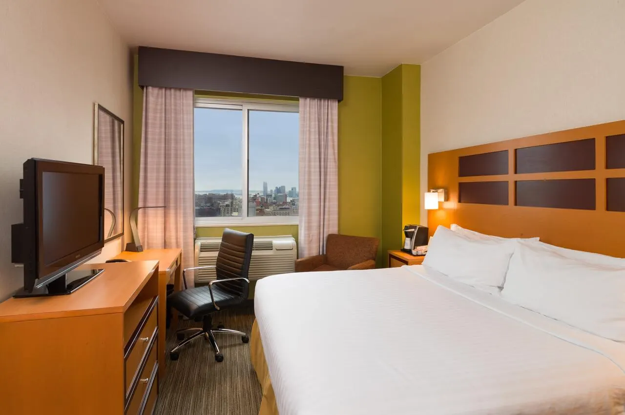 Holiday Inn Times Square room - Photo courtesy of Booking