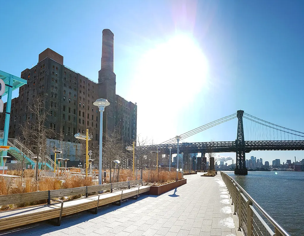 Domino Park, parque de Williamsburg construido con los restos de la vieja fábrica de azúcar - Foto de AHM