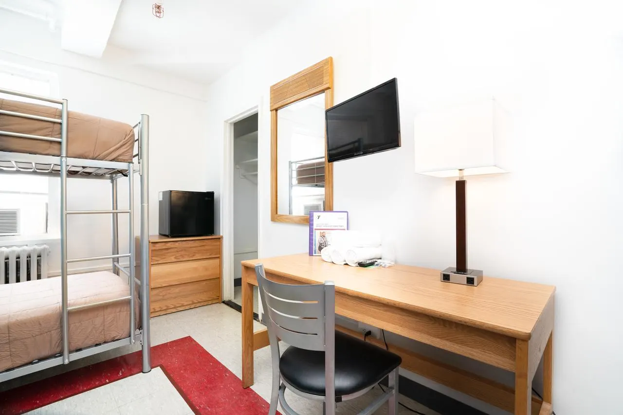 Habitación del West Side YMCA cortesía de Booking