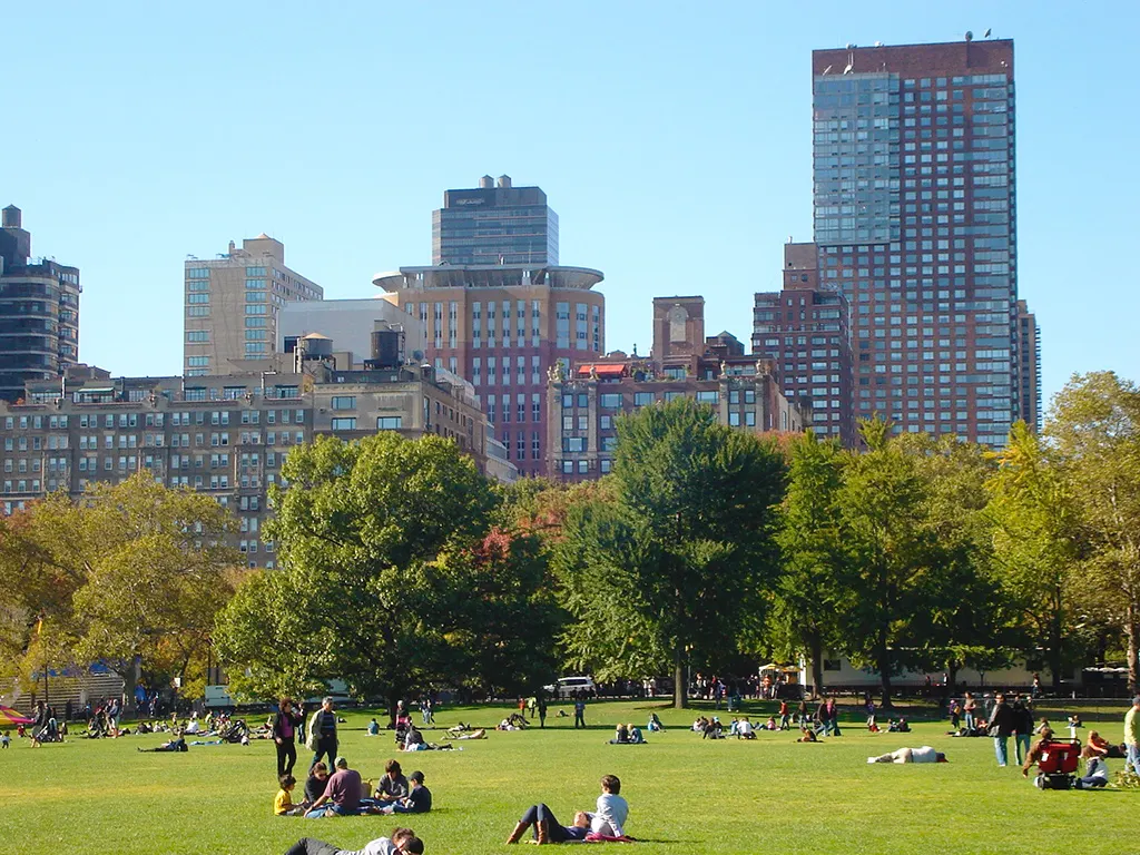 Pradera Great Lawn llena de gente en verano - Foto de AHM