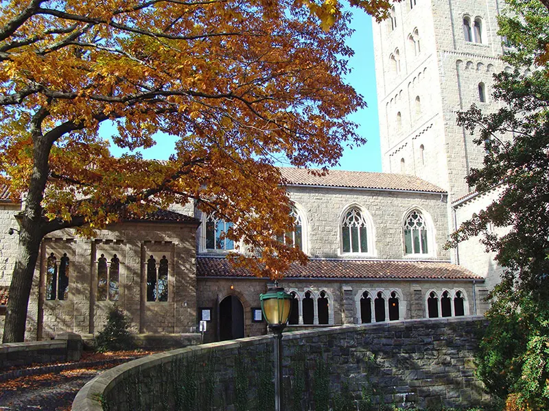 Acceso a The Cloisters, sede de la colección de arte medieval del MET de Nueva York, ubicado en Fort Tyron Park en Washington Heights - Foto de Andrea Hoare Madrid