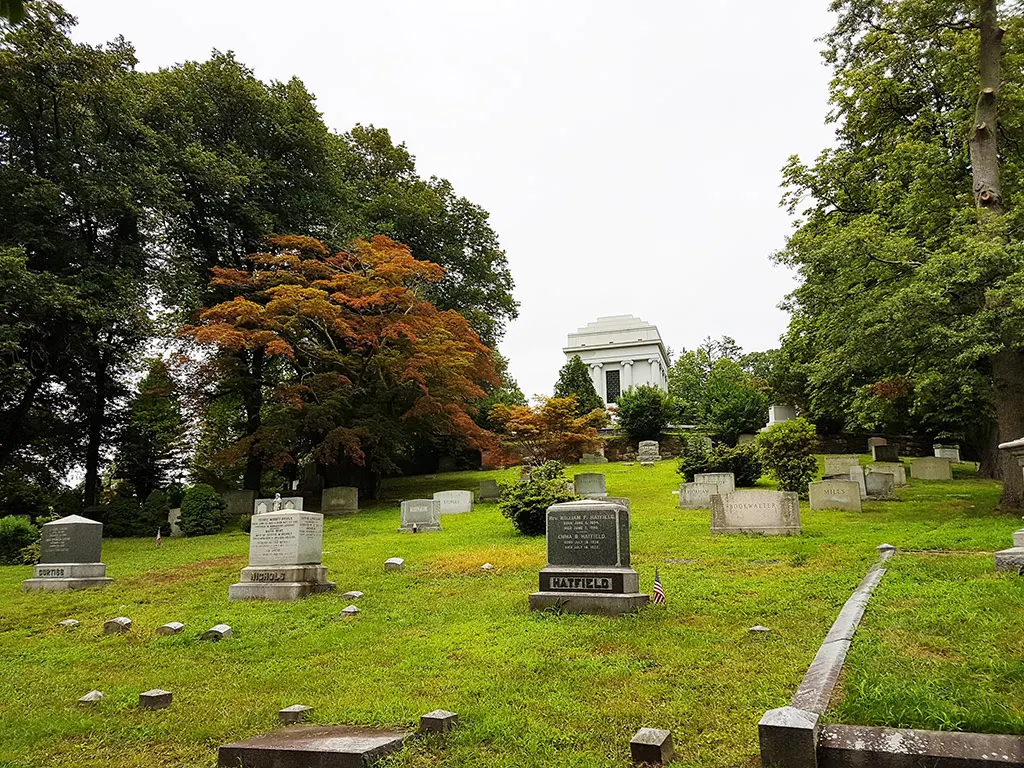 Cementerio de Sleepy Hollow, al fondo de la colina el panteón de la Familia Rockefeller - Foto de Andrea Hoare Madrid