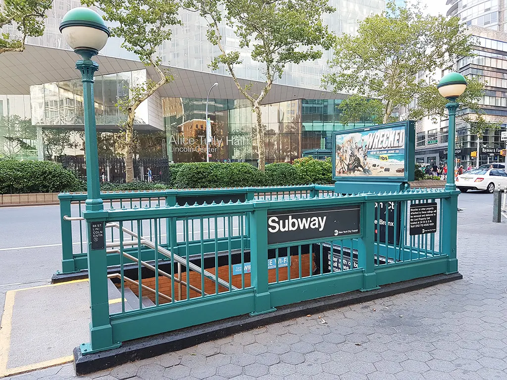 WiFi gratis en las estaciones del Metro de Nueva York - Entrada de estación en el Upper West Side de Manhattan - Foto de Andrea Hoare Madrid