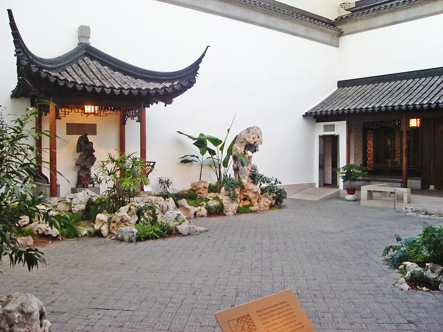 Entrada a las salas de la colección de arte asiático en el MET de AHM