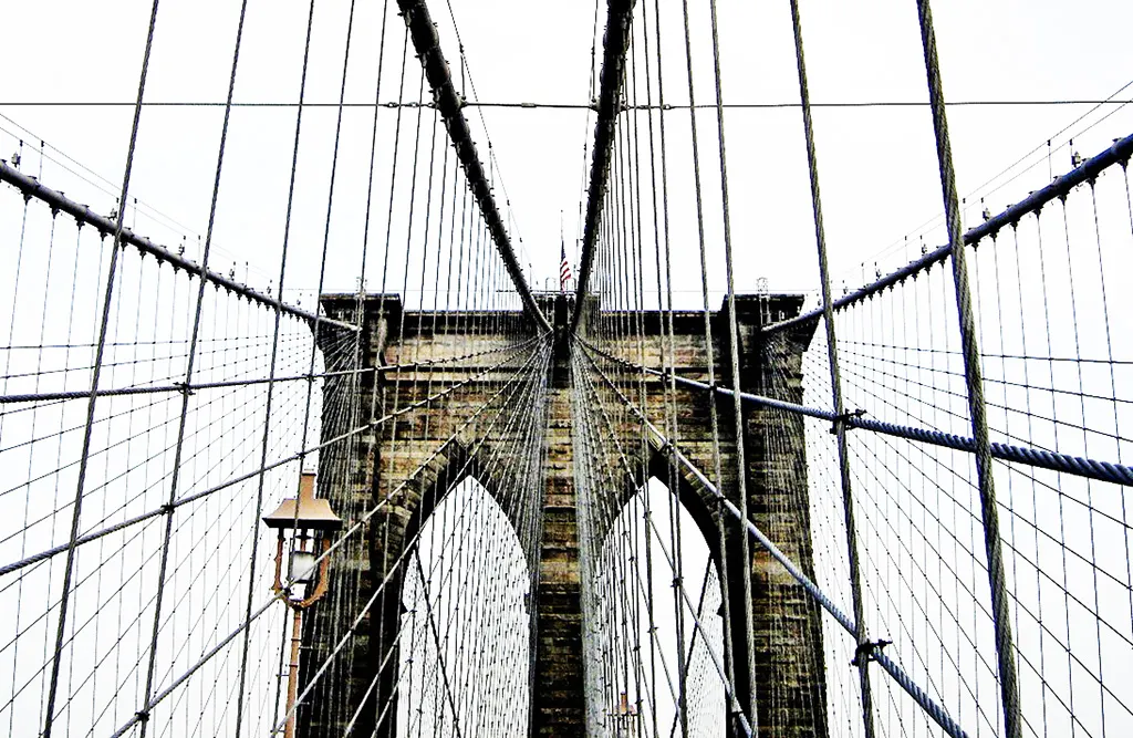 Detalle de una de las torres principales del Puente de Brooklyn - Foto de Andrea Hoare Madrid