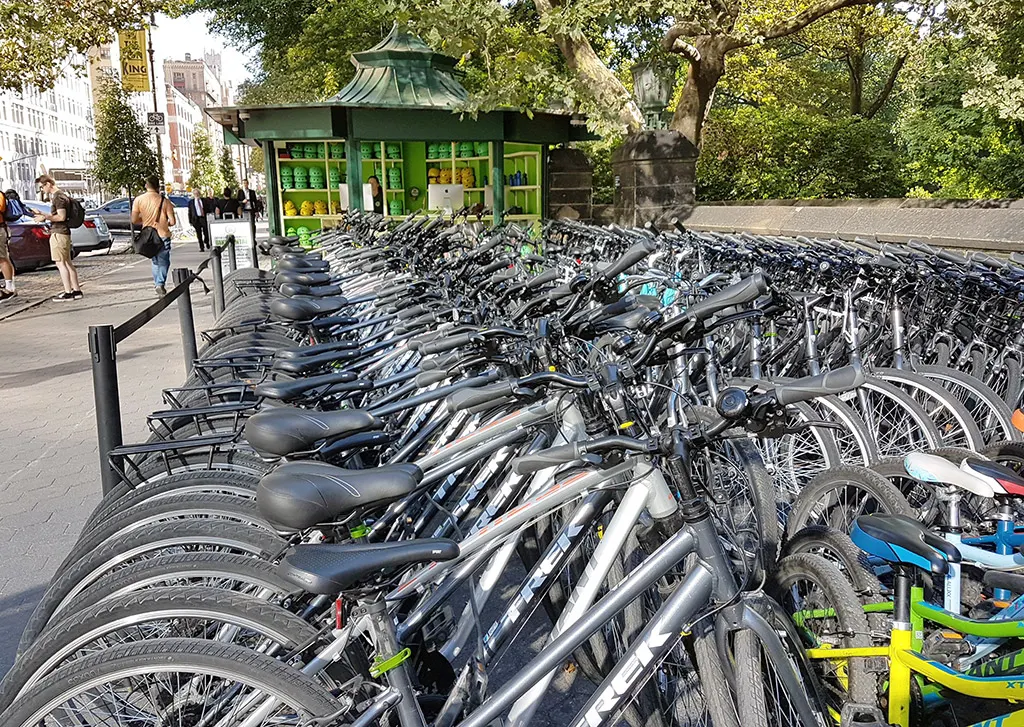 Bike rental kiosk in Central Park - Photo by AHM