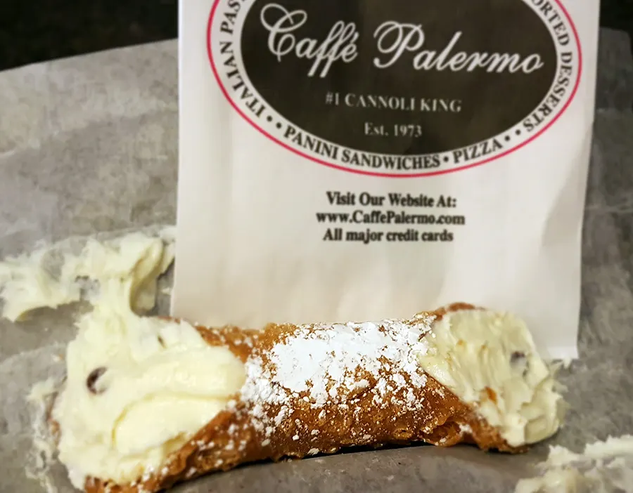 Cannoli del Caffe Palermo en la Pequeña Italia de Manhattan - Foto de Andrea Hoare Madrid