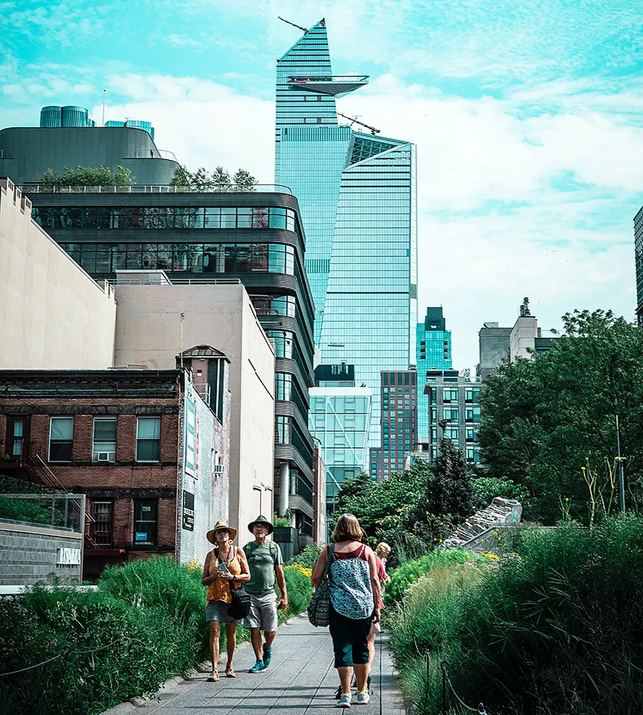 Rascacielos de Hudson Yards vistos desde el High Line Park - Foto de Alex Simpson on Unsplash disponible en https://unsplash.com/photos/3RXBdIpqdKc