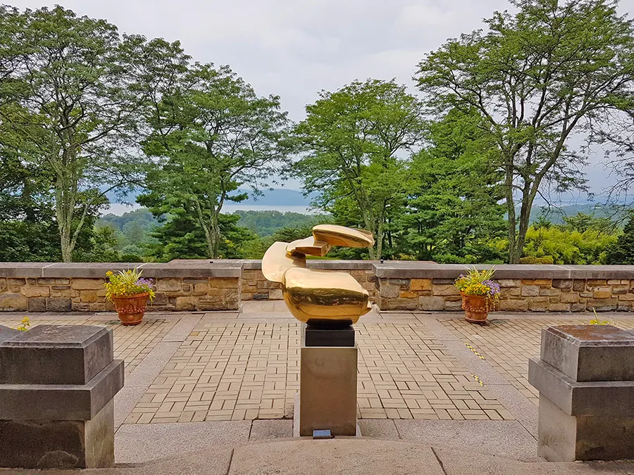Foto de una de las esculturas de la colección de arte de la familia Rockefeller expuesta en los jardines de Kykuit en Sleepy Hollow - Foto de Andrea Hoare Madrid
