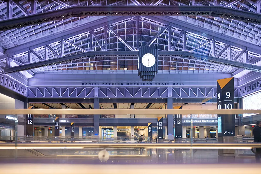 Moynihan Train Hall de Penn Station. Foto de Stephen McFadden en Unsplash