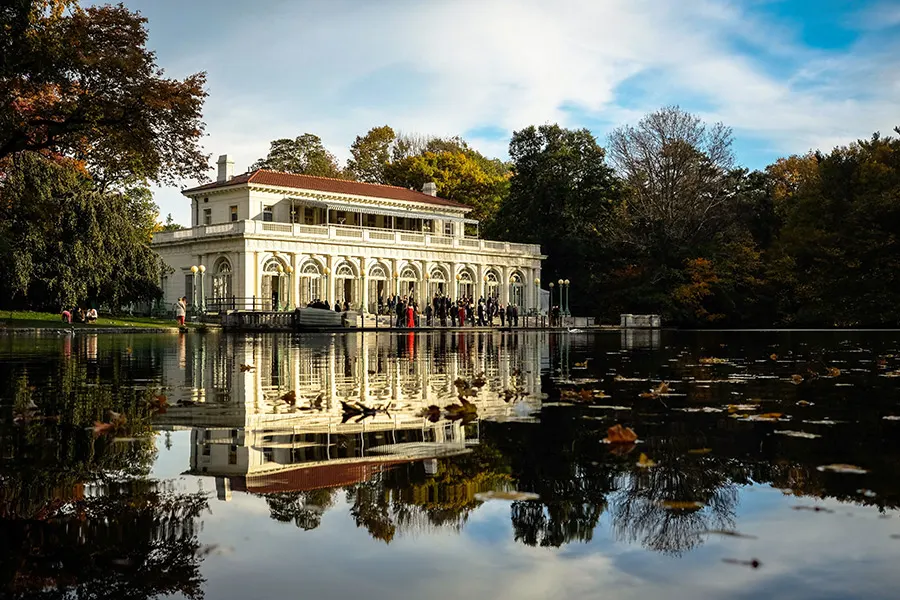 Boathouse de Prospect Park - Foto de Tyler Goodell en Unsplash disponible en https://unsplash.com/photos/yrirRTWvdgg
