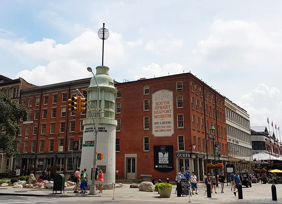 Memorial del Titanic en South Street Seaport, uno de los monumentos de Nueva York que visitar - Foto de Andrea Hoare Madrid