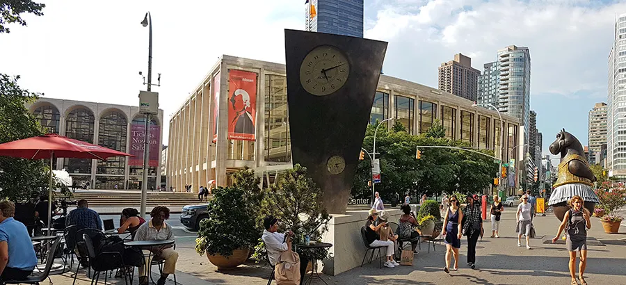 Vista panorámica general del Lincoln Center en Upper West Manhattan de día - Foto de Andrea Hoare Madrid