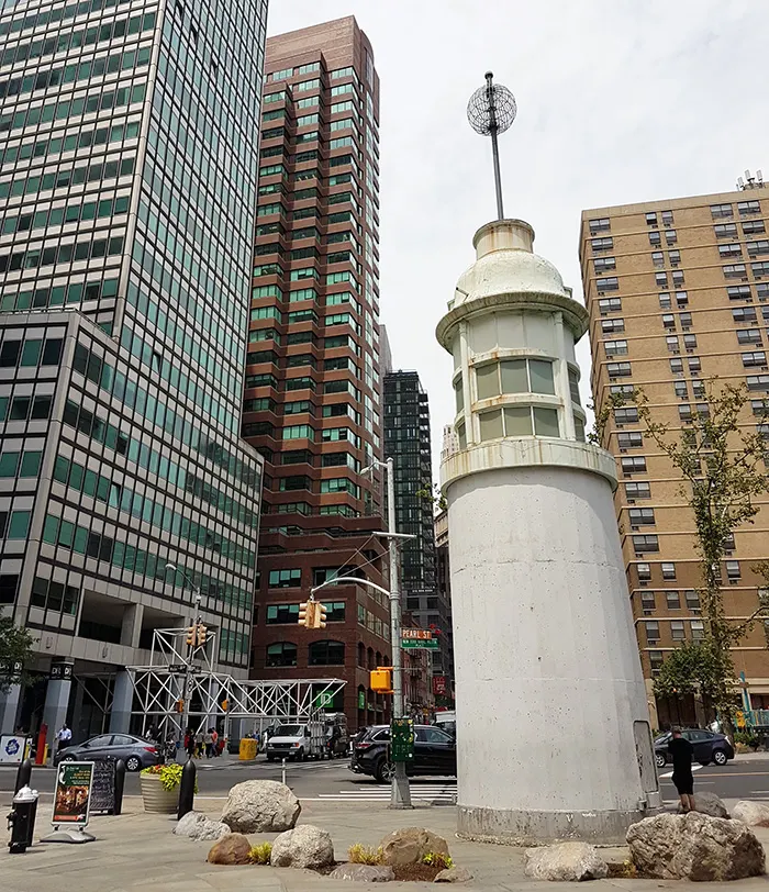 Faro Memorial al naufragio del Titanic en el Distrito SouthStreet, uno de los monumentos más importantes de Nueva York - Foto de Andrea Hoare Madrid