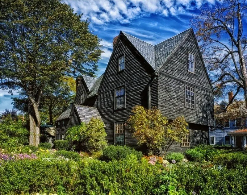 House Of Seven Gables, Salem, Massachusetts. Foto con una Licencia CC0 1.0 Universal (CC0 1.0) Public Domain Dedication vía Foter.com disponible en https://foter.com/photo5/house-of-seven-gables-salem-massachusetts-home/