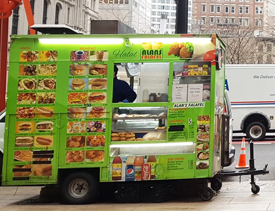 Carrito de falafel, shawarmas y hummus en WTC - Foto de Andrea Hoare Madrid