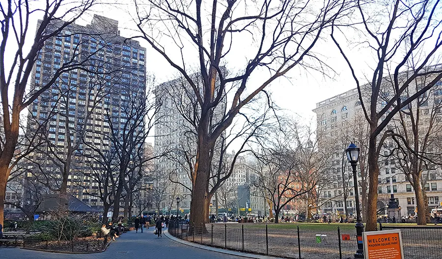 Madison Square Park in winter, a good spot to see the Flatiron Building - Photo by Andrea Hoare Madrid