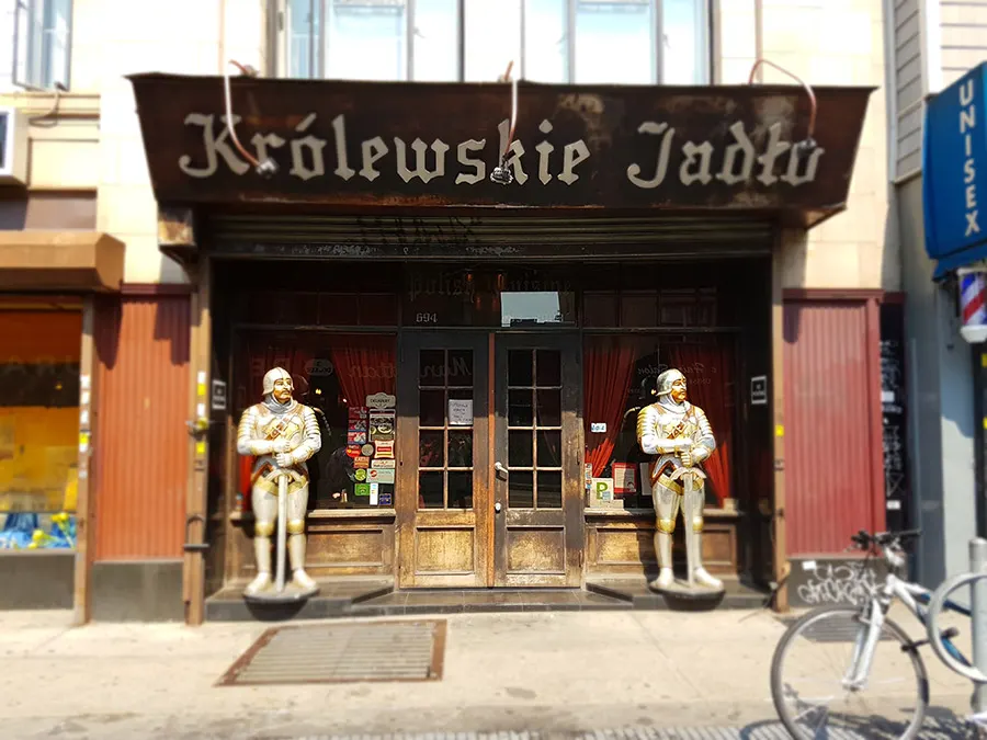 Entrada de un tradicional Restaurante polaco en Greenpoint, la Pequeña Polonia de Nueva York - Foto de Andrea Hoare Madrid
