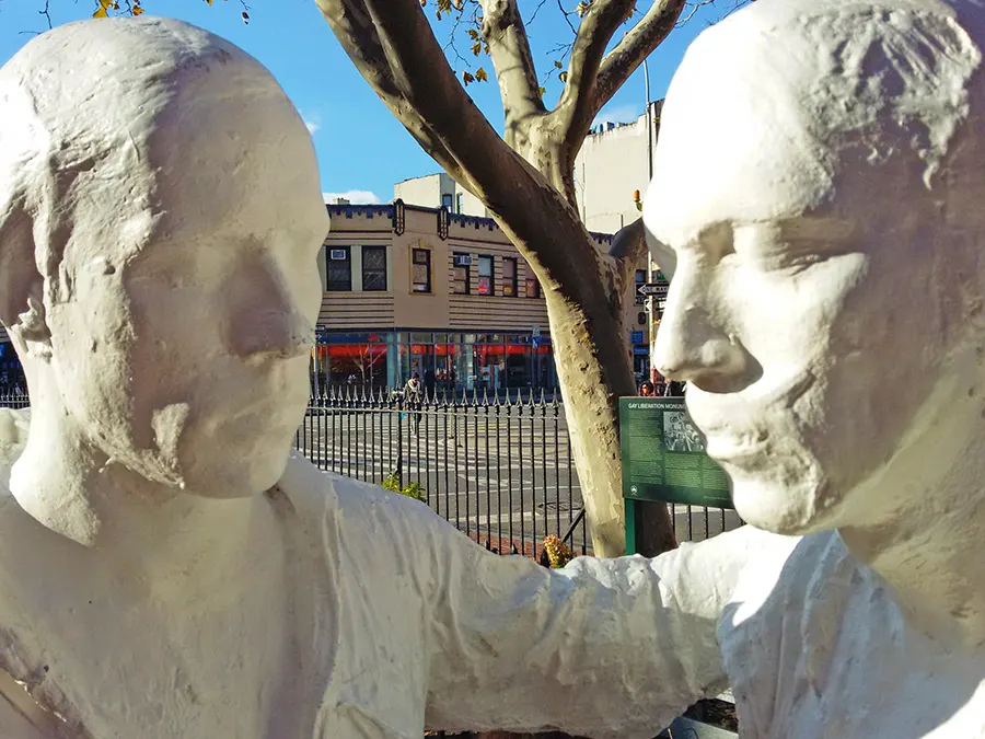 Detalle del rostro de las estatuas de yeso de George Seagal en el Christopher Park en Greenwich Village, foto de Andrea Hoare Madrid