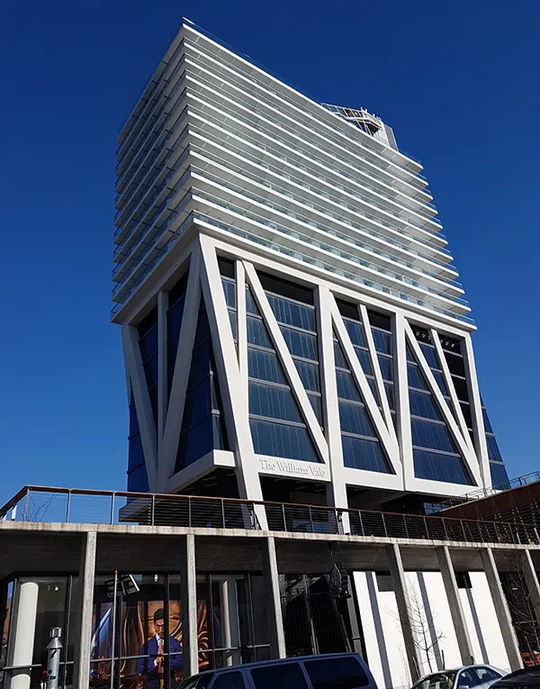 Moderno edificio del hotel The William Vale en Williamsburg - Foto de Andrea Hoare Madrid