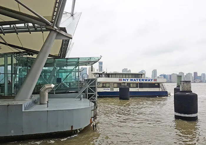 Embarcadero del NY Waterway terminal Brookfield Place / Battery Park, ferry que va de New Jersey a Nueva York - Foto de Andrea Hoare Madrid