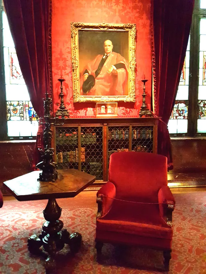 Sillón y retrato el banquero JP Morgan en el Museo homónimo - Foto de Andrea Hoare Madrid