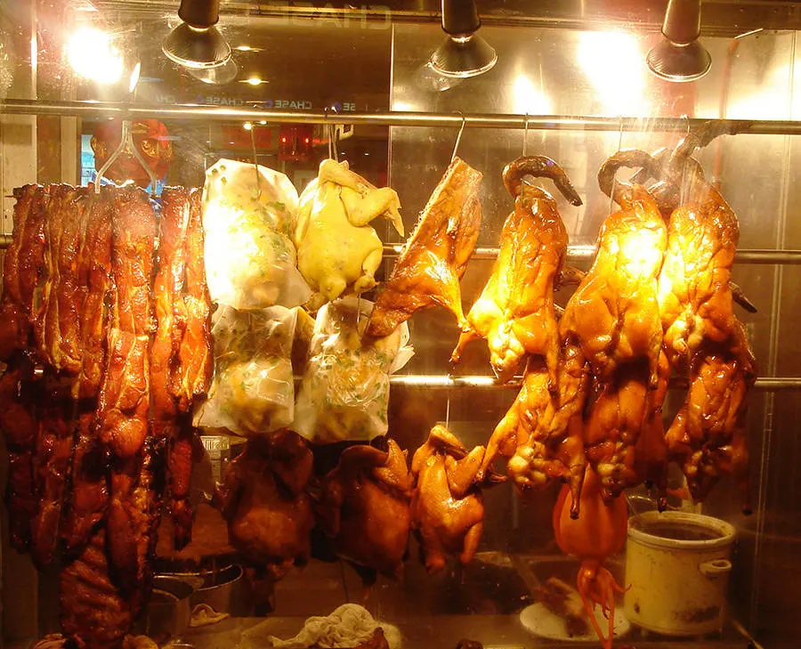 Vitrina con patos y otros animales faenados en el Barrio Chino de Manhattan - Foto de AHM
