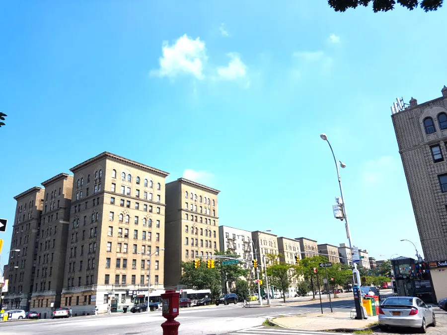 Edificios del Grand Concourse en el Barrio Fordham, cerca de la casa de Edgar Allan Poe - Foto de Andrea Hoare Madrid