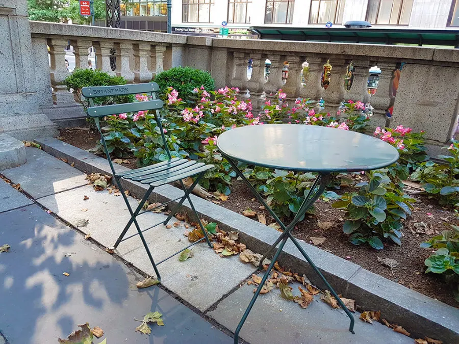 Sillas de Bryant Park junto a la Biblioteca de Nueva York - Foto de Andrea Hoare Madrid