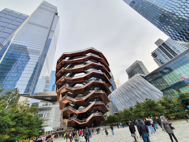 Plaza de Hudson Yards con The Vessel al centro - Foto de Andrea Hoare Madrid AHM