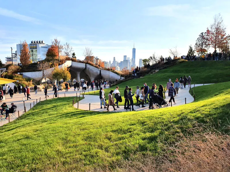 Vista panorámica de Little Island, el parque sobre el Río Hudson - Foto de Andrea Hoare Madrid