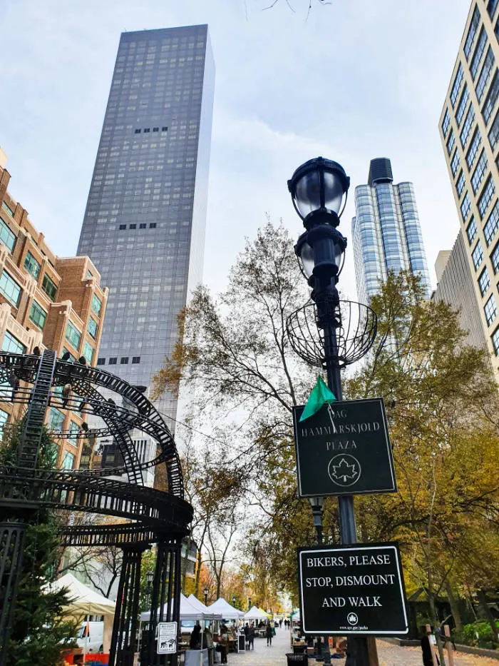 Hammarskjold Plaza -el sitio de la Torre Oscura- en la segunda avenida de Midtown East Manhattan - Foto de Andrea Hoare Madrid