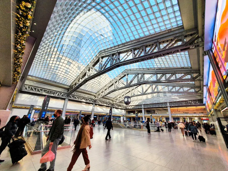 Hall principal de Moynihan Train Hall, la nueva ampliación de Penn Station - Foto de Andrea Hoare Madrid