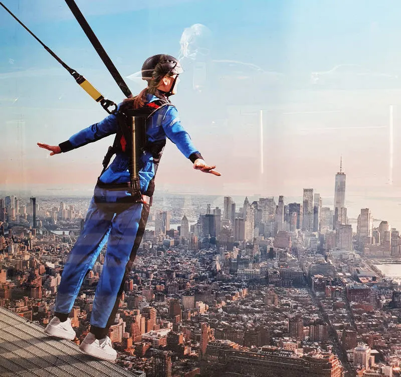 Fotografía de una publicidad de la experiencia "City Climb" en el observatorio de 30 Hudson Yards - Foto de AHM