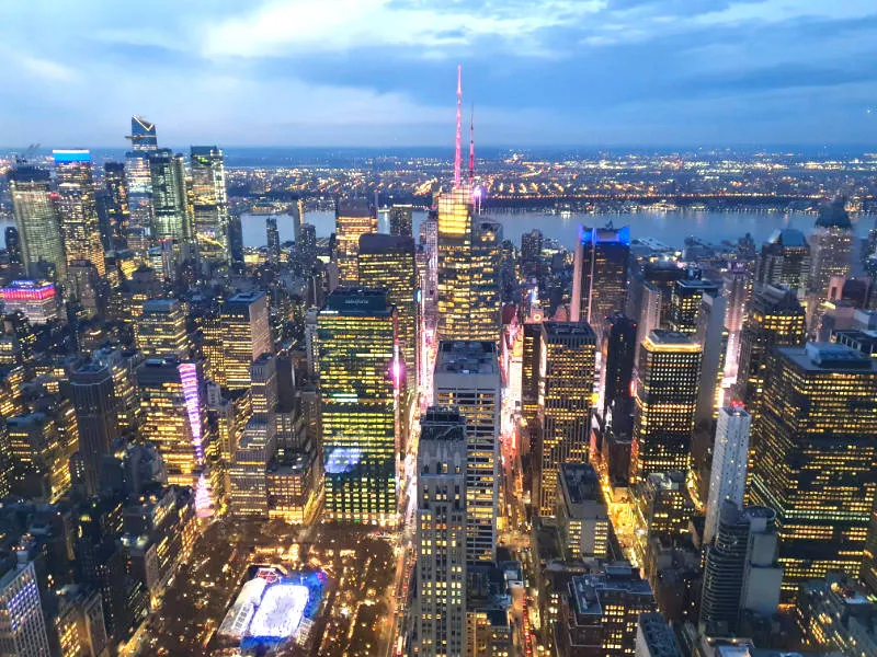 Vista al atardecer de Midtown West -Bank of America, Bryant Park, The Edge entre otros- desde el Summit, el mirador del One Vanderbil - Foto de Andrea Hoare Madrid