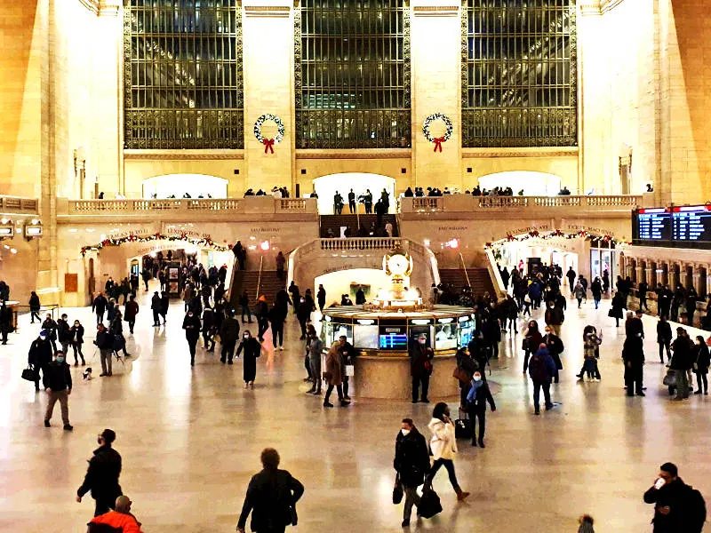 Escalinatas del vestíbulo principal de la Estación Central de Trenes de Manhattan - Foto de Andrea Hoare Madrid