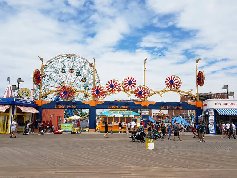 Entrada del Parque de Diversiones Luna Park en Coney Island - Foto de Andrea Hoare Madrid